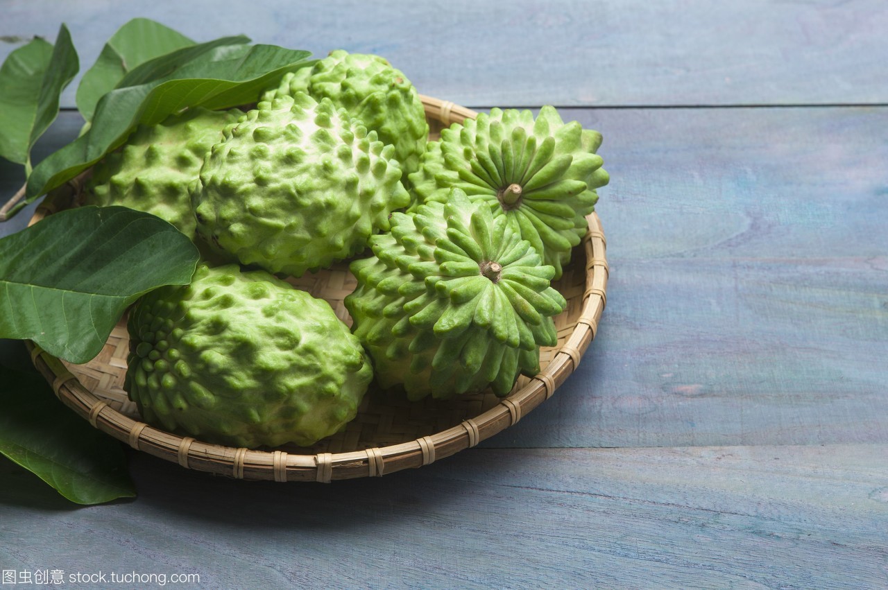 影棚內(nèi)的熱帶風(fēng)情 一顆菠蘿釋迦的甜美捕捉